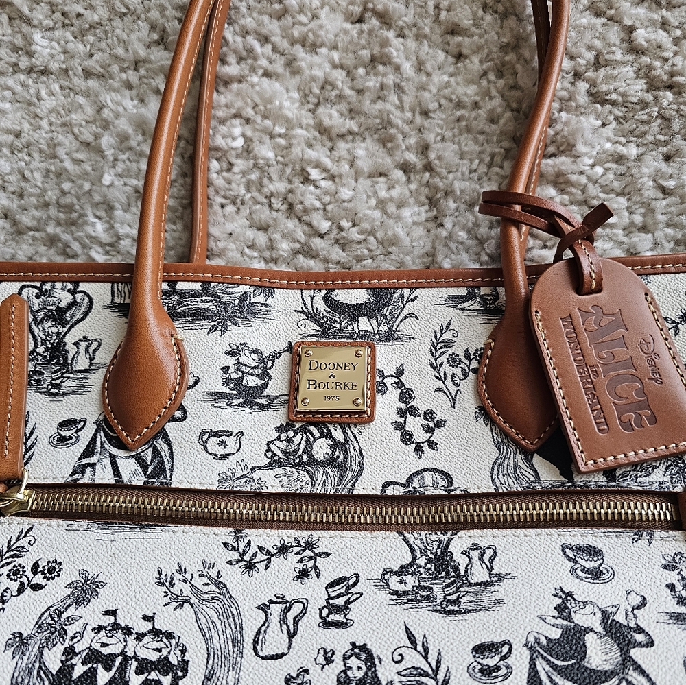 Authentic Dooney & Bourke Alice in Wonderland Disney Purse like new condition
